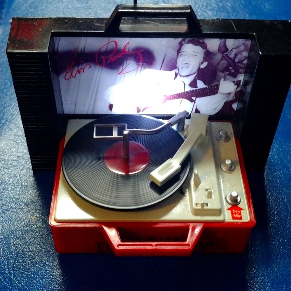 Elvis Presley Turntable XMas Ornament Lights, Record Spins & Plays Various Hits